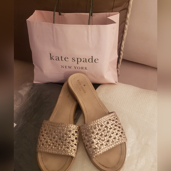 💫Kate Spade: Berlin Woven Leather Rose-Gold  Sandle - Picture 2 of 6
